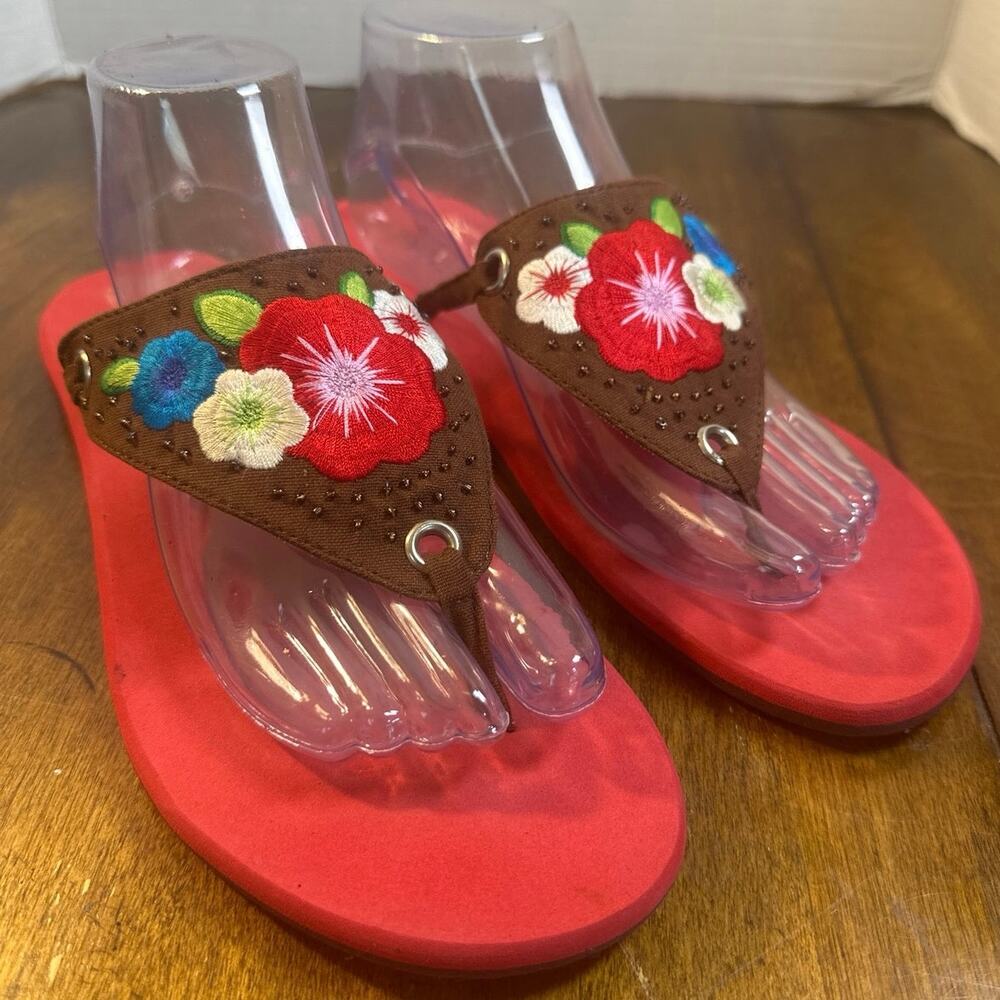 Soluna flip flops embroidred floral tops. Womens size XL = 9.5 to 10.5